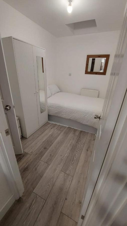 Double En-Suite Room Available In 3 Bed Apt London Exterior photo